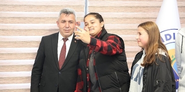 kandira-sehit-yavuz-sonat-guzel-mesleki-ve-teknik-anadolu-lisesi-ogrencilerinden-baskan-olmeze-ziyaret-LYweLOhV.jpg