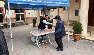 kocaeli-buyuksehir-ataturk-anisina-lokma-dagitti-GcBWYJzW.jpg