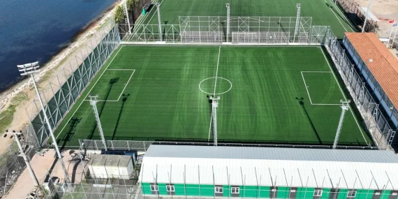Kocaeli Vinsan’da yeni futbol sahası tamamlanıyor