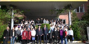 kocaman-saglam-bir-gelecek-insa-etmeye-calisiyoruz-hk6BkxOk.jpg