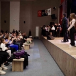 korfezde-sarkilar-ogretmenler-icin-seslendirildi-9L52KQTZ.jpg