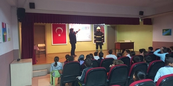 Öğrenciler itfaiyecilik mesleğini öğrendi