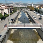 vatandaslar-yaya-koprusu-sayesinde-mesafelerce-yol-yurumeyecek-dMZD61Uv.jpg