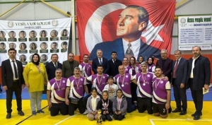 voleybol-turnuvasinda-ogretmenler-arasinda-kiyasiya-mucadele-HuDp5rji.jpg