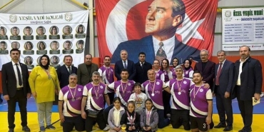 voleybol-turnuvasinda-ogretmenler-arasinda-kiyasiya-mucadele-HuDp5rji.jpg