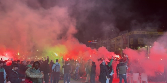 Kocaelispor taraftarı sokaklara döküldü