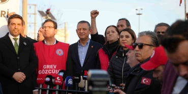 CHP GENEL BAŞKANI ÖZEL, KOCAELİ'DE GREV YAPAN İŞÇİLERİ ZİYARET ETTİ ÖZGÜR ÖZEL: "(ASGARİ ÜCRET) TALEBİMİZ 30, BUNUN ALTINDA YOKUZ, DEDİK"