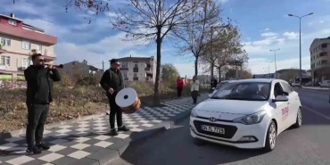 3-denemesinde-ehliyet-sinavini-gecen-kadina-davullu-zurnali-kutlama-VCbaCVxX.jpg