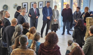 akademisyenlerin-karma-sergisi-degirmendere-sanat-evinde-acildi-PFUHylwB.jpg