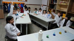 basiskele-cocuk-universitesinde-egitimlere-devam-Lzw1ZjF2.jpg