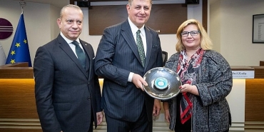 baskan-tugay-egeli-sanayicilerin-konugu-oldu-kredi-verseler-de-vermeseler-de-yapacagiz-fyqFksXG.jpg