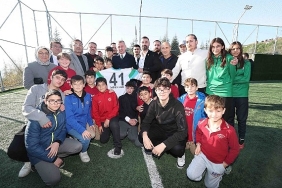 buyuksehirden-izmit-ayazmaya-sentetik-futbol-sahasi-PukCJzaT.jpg