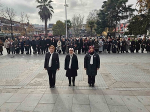 dunya-kadin-haklari-gunu-golcukte-kutlandi-SGYUCZZa.jpg