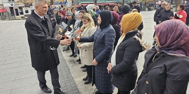 dunya-kadin-haklari-gunu-golcukte-kutlandi-jF6K98xd.jpg