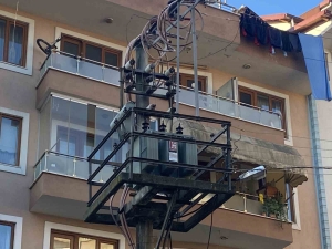 elektrik-trafosu-patladi-o-anlar-kamerada-CXzd8SW4.jpg
