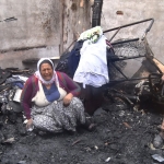 evi-kul-oldu-yanan-odasinda-gozyaslarina-boguldu-jfgtmIde.jpg
