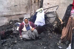 evi-kul-oldu-yanan-odasinda-gozyaslarina-boguldu-jfgtmIde.jpg