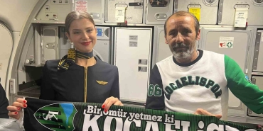 galibiyet-sevinci-ucakta-hostese-beste-yaptirdi-A2AFfjAh.jpg