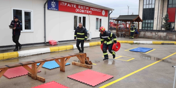 İtfaiye eri adayları zorlu parkurlarda yarışıyor