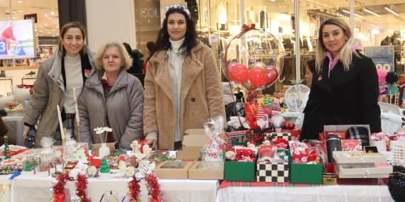 İzmit Belediyesi Yılbaşı İyilik Pazarının ilk standı açıldı