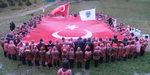 Kağıtspor izcileri Sarıkamış Şehitleri için yürüdü