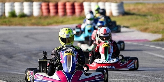Karting Son Ayakta Büyük Çekişme