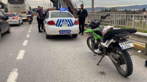 kocaelide-4-aracin-karistigi-kazada-2-motosiklet-surucusu-yaralandi-Q94UnMZz.jpg