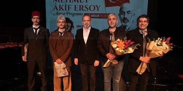 mehmet-akif-dinleti-ve-tiyatro-ile-anildi-94OfkV4W.jpg