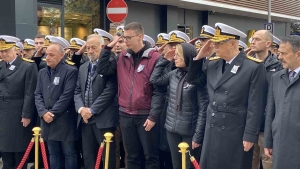 pilota-oglu-ve-esinden-asker-selamiyla-veda-HNzlQCzk.jpg