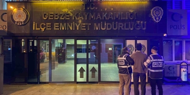 Sevi̇nen Suri̇yeli̇leri̇n Önünü Kesmi̇şti̇, Gözaltına Alındı