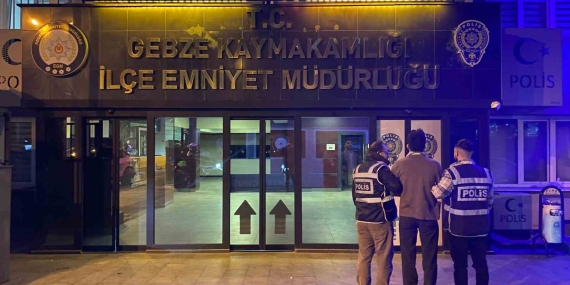 Sevi̇nen Suri̇yeli̇leri̇n Önünü Kesmi̇şti̇, Gözaltına Alındı