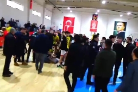 voleybolculara-taraftarlar-saldirdi-3-sporcu-yaralandi-Sj8dAVLb.jpg