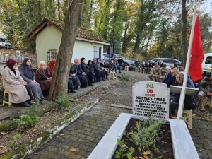 yuksekova-sehidi-golcukte-kabri-basinda-dualarla-anildi-jGblkTVx.jpg