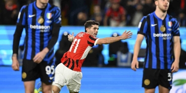 MİLAN GERİ DÖNÜŞLE İTALYA SÜPER KUPA'YI KAZANDI İTALYA SÜPER KUPA: INTER: 2 - MİLAN: 3