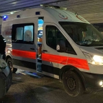 HAFİF TİCARİ ARAÇ OTOMOBİLE ÇARPTI