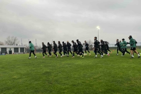 KOCAELİSPOR'UN YENİ TRANSFERİ SAMET YALÇIN İLK İDMANINA ÇIKTI SAMET YALÇIN: "KOCAELİSPOR CAMİASININ BÜYÜKLÜĞÜ BURAYI SEÇMEMİN EN BÜYÜK NEDENİ"
