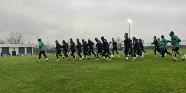 KOCAELİSPOR'UN YENİ TRANSFERİ SAMET YALÇIN İLK İDMANINA ÇIKTI SAMET YALÇIN: "KOCAELİSPOR CAMİASININ BÜYÜKLÜĞÜ BURAYI SEÇMEMİN EN BÜYÜK NEDENİ"