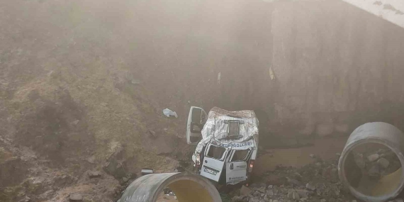 Tuzla’da servis minibüsü dere yatağına uçtu: 2 ölü, 13 yaralı