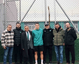 KOCAELİSPOR, DEMETRE GABİSONİA'YI KADROSUNA KATTI GENÇ OYUNCU BU SEZON U-19'DA FORMA GİYECEK