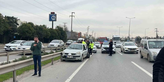 Arıza yaptığını düşünerek durdurduğu araç kazaya sebep oldu: 3 yaralı