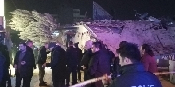 Konya’da 4 katlı bina çöktü