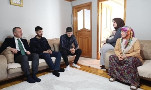 baskan-buyukakindan-erol-sertin-ailesine-taziye-ziyareti-H93rwmXP.jpg