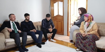 baskan-buyukakindan-erol-sertin-ailesine-taziye-ziyareti-H93rwmXP.jpg