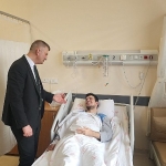 baskan-sezerden-hastanedeki-hemsehrilerine-ziyaret-ylMgcYBK.jpg