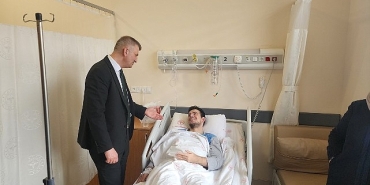 baskan-sezerden-hastanedeki-hemsehrilerine-ziyaret-ylMgcYBK.jpg