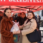 halkin-belediyesi-izmit-belediyesi-mantar-dagitimina-devam-ediyor-qgz194L8.jpeg