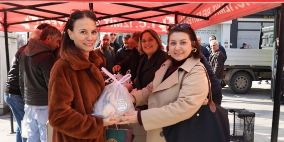 Halkın belediyesi İzmit Belediyesi, mantar dağıtımına devam ediyor