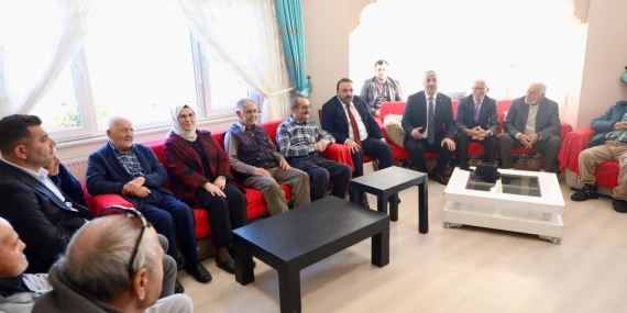 Huzur evindeki yaşlı çınarlarla bir araya geldiler