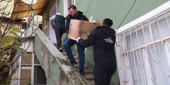 İhtiyaç sahiplerine soba dağıtılıyor
