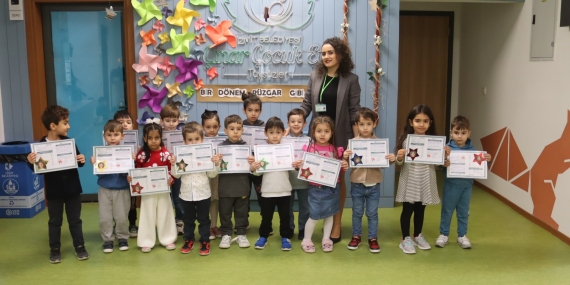 İzmit Belediyesi Çınar Çocuk Evlerinde karne heyecanı yaşandı